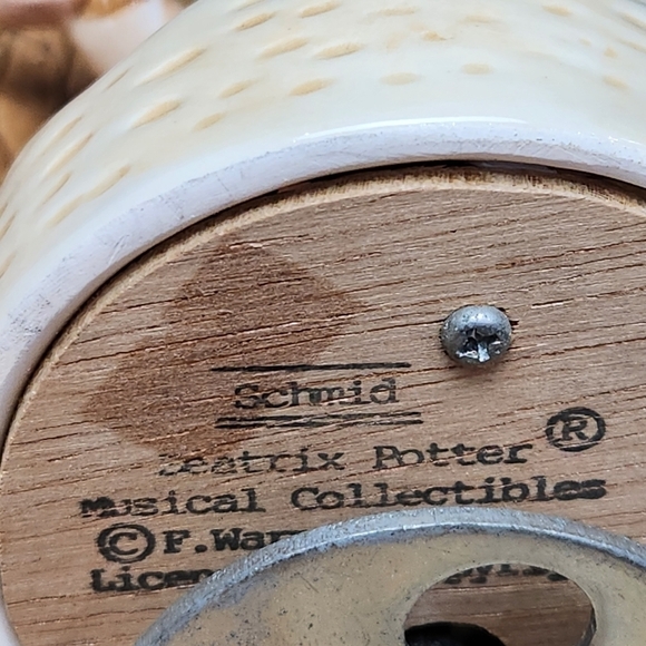 VINTAGE 1988 Schmid Old Benjamin Bunny Music Box Ceramic Figurine Beatrix Potter - Picture 12 of 12